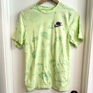 Nike Vibrant Pastel Green Island Graphic Tee size Small